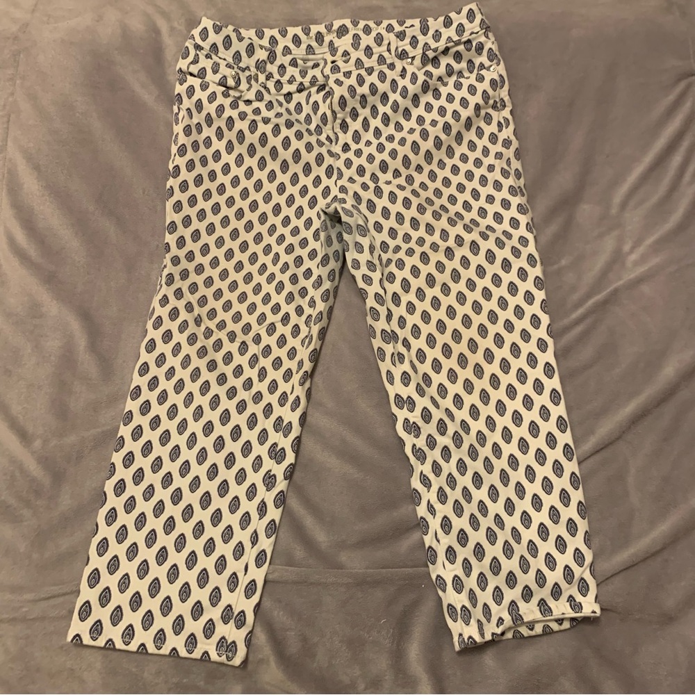 Chico’s Girlfriends Slim Leg Ankle 
So Slimmin Girlfriend Crop Jean Size- Large